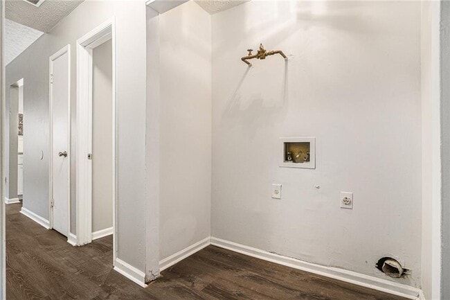 Building Photo - 5472 Glen Haven Dr