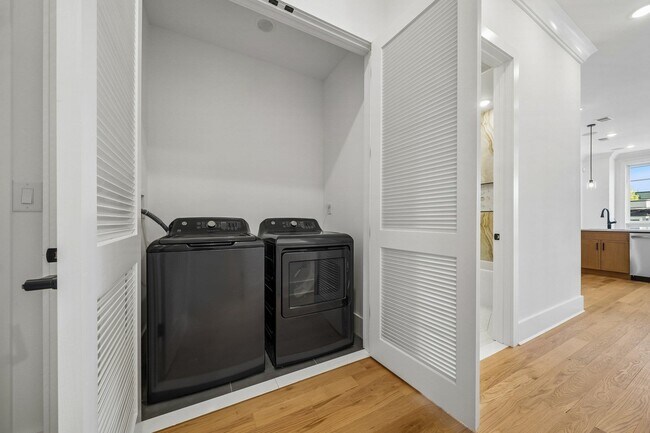 Building Photo - 169 Bowers St