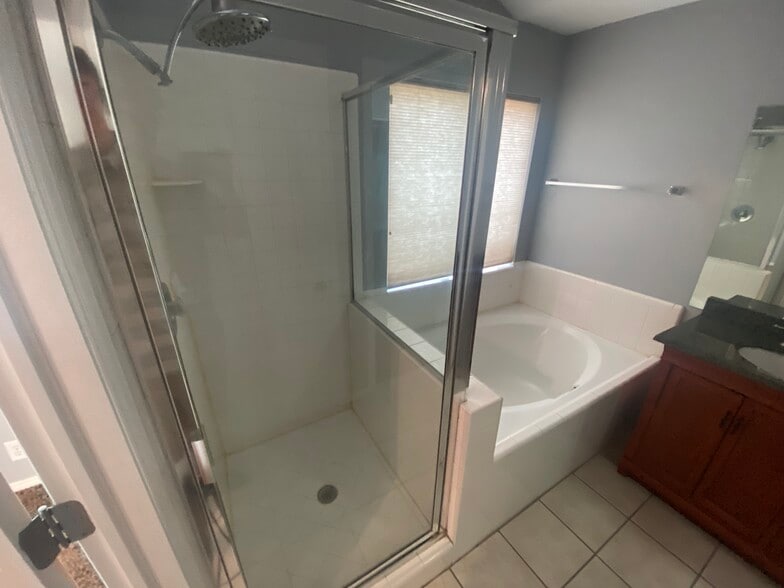 Building Photo - 987 E Blue Heron Way