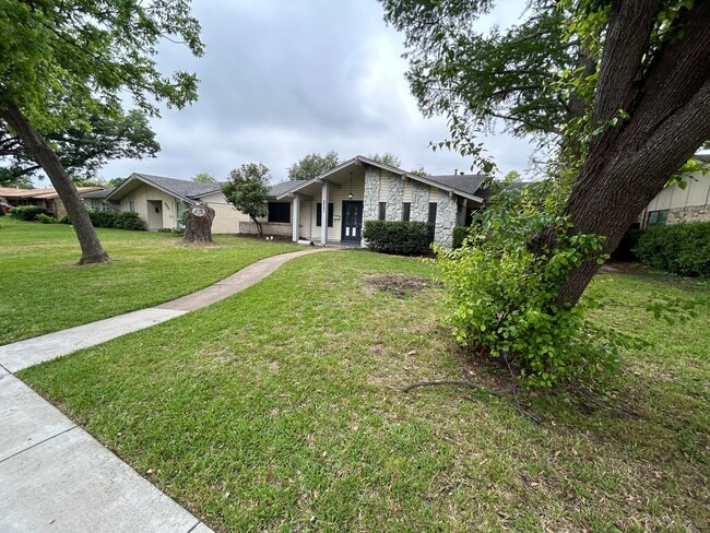 Building Photo - Interested in this home? You clearly have exceptional taste!