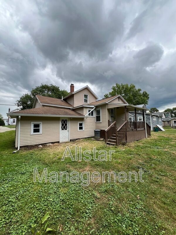 Building Photo - 825 W Highland Ave