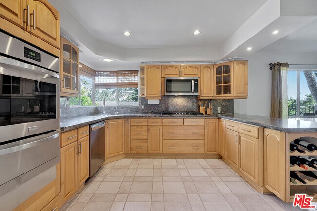 Building Photo - 15511 Woodcrest Dr