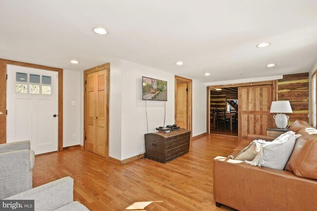 Building Photo - 326 Walker Rd