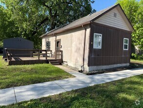 Building Photo - Charming 2 Bed, 1 Bath Home – Month-to-Mon...