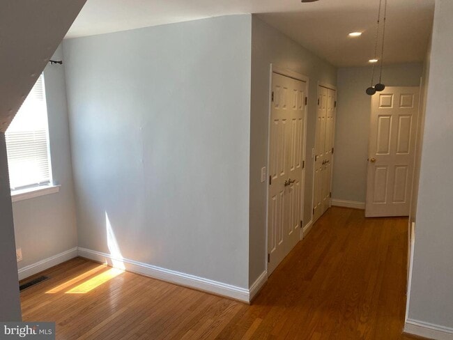 Building Photo - 104 Duet Dr