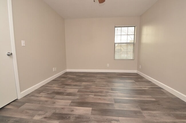 Building Photo - 1/1 Condo in Altamonte Springs ~ Gated Lak...