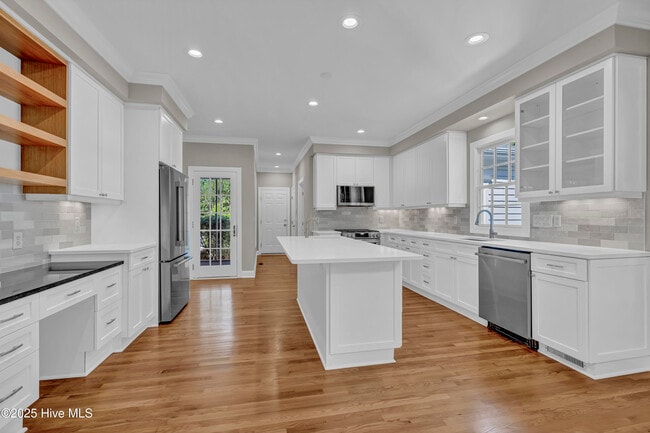 Building Photo - 844 Arboretum Dr