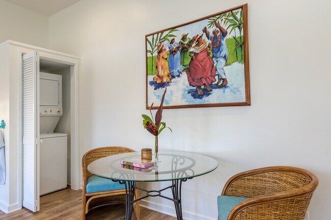 in suite washer and dryer - 244 Awakea Rd