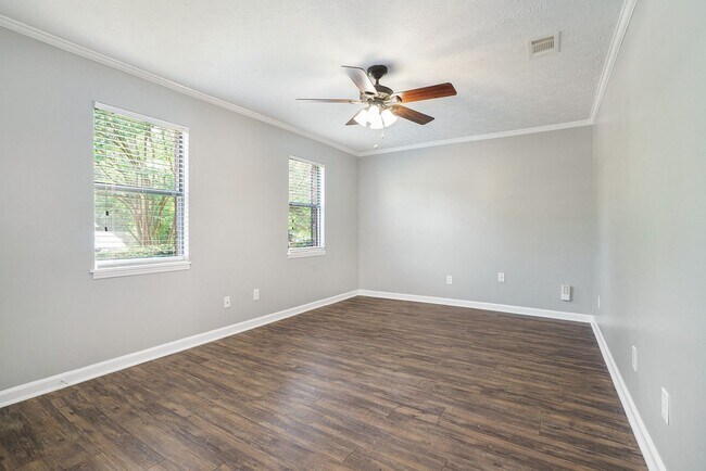 Building Photo - Park East