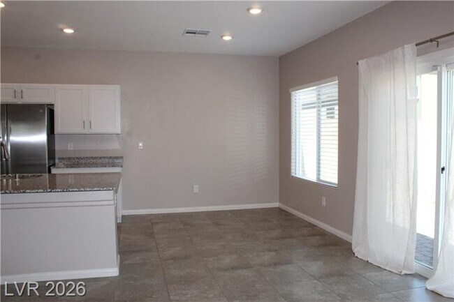 Building Photo - AMAZING 4 BEDROOM IN THE HEART OF ALIANTE