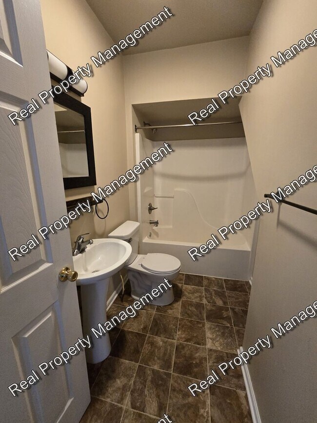 Building Photo - Three Bedroom with Oversized Garage