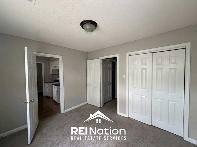 Building Photo - 3BR/1.5BA Memphis Rental with Soaring Ceilings & Functional Galley Kitchen