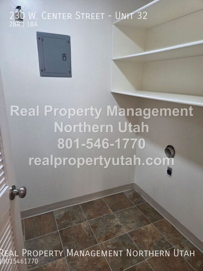 Building Photo - 230 W Center St