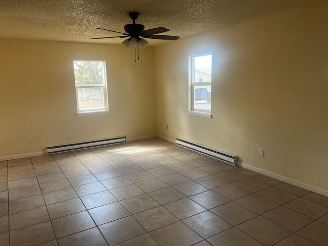 Building Photo - Pre-Leasing- House For Rent In Brush!