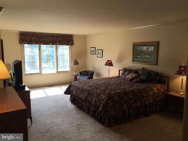 Building Photo - 185 Daylesford Blvd