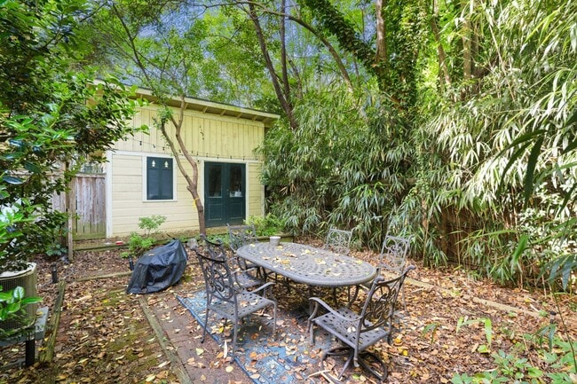 Building Photo - Prime UNC Location – 2BR Home Across from UNC Public Health