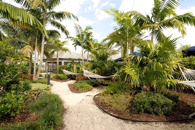 Building Photo - 4628 Pinehurst Trl E