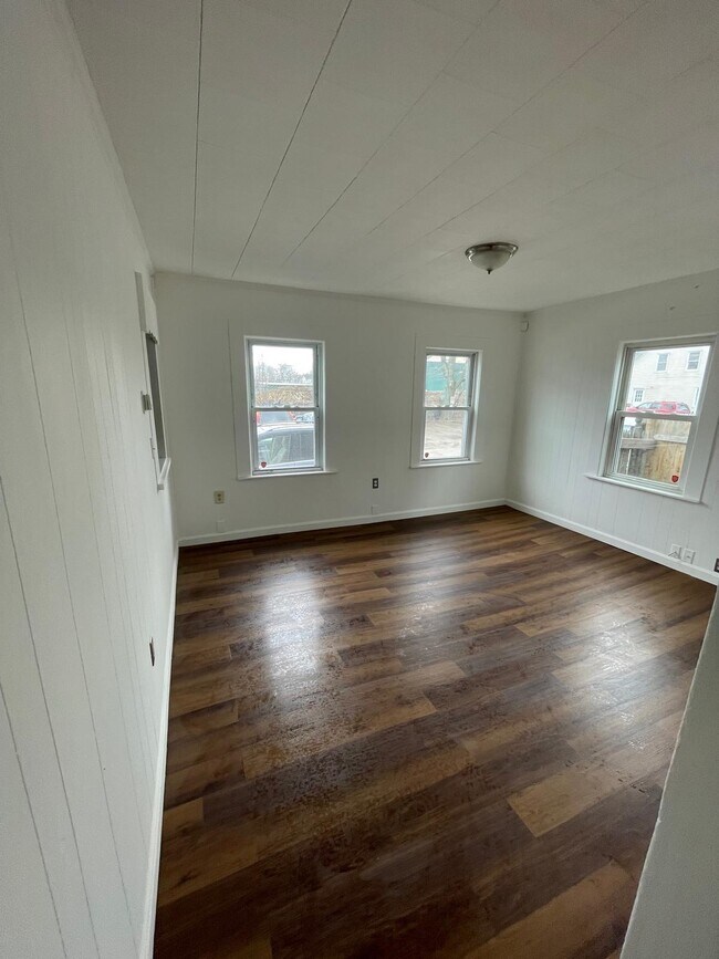 Building Photo - 7 Shedds Ave