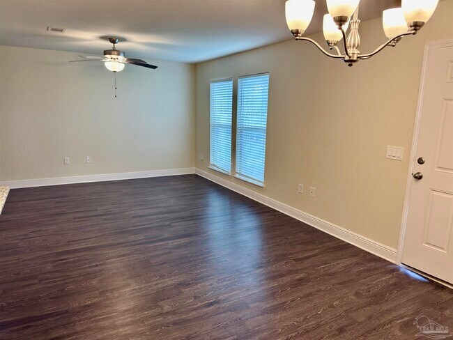Building Photo - 5065 Peach Dr