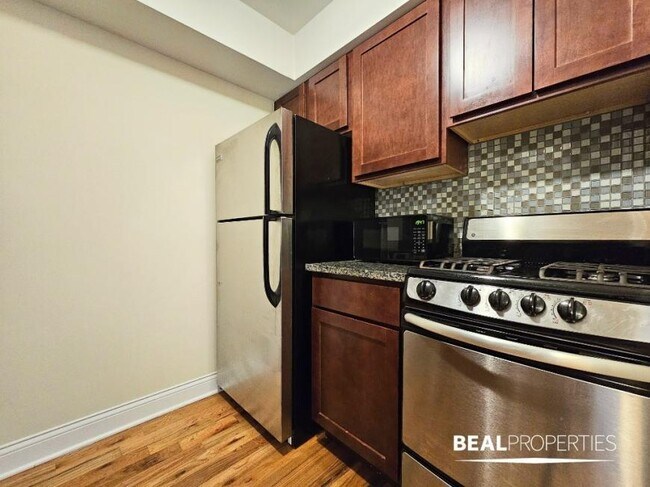 Building Photo - 0 bedroom in CHICAGO IL 60614