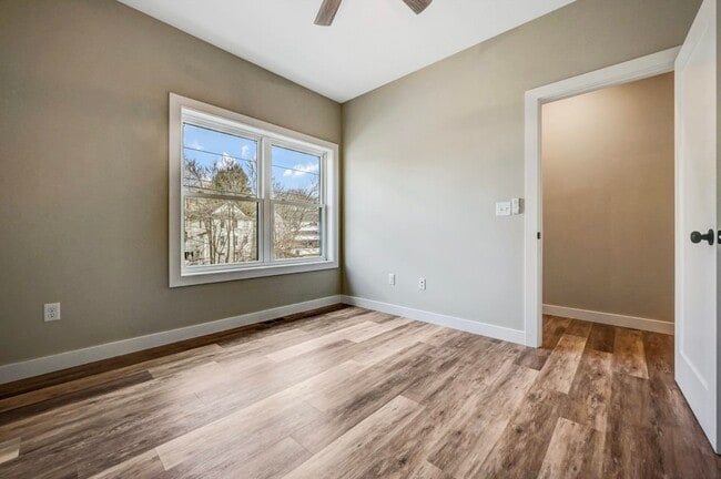 Building Photo - 702 E Elm St