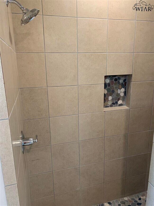 Building Photo - 442 W College St