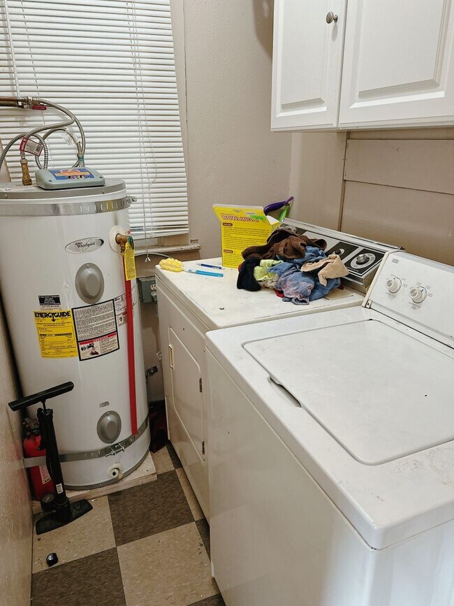 Building Photo - PRELEASE: 4bd/2ba next to Aslan Brewing Downtown