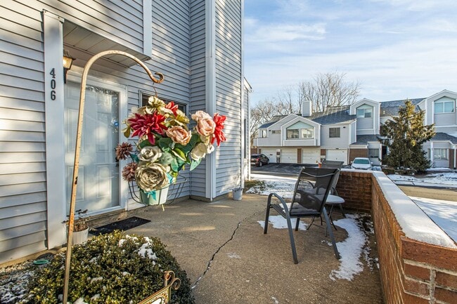 Building Photo - Creekside 1st floor unit Showing Saturday 2/7 10am-10:15am