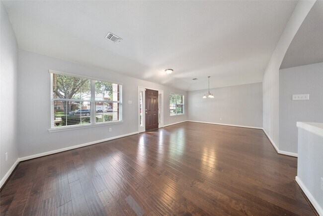 Building Photo - 2219 Rocky Hollow Ln