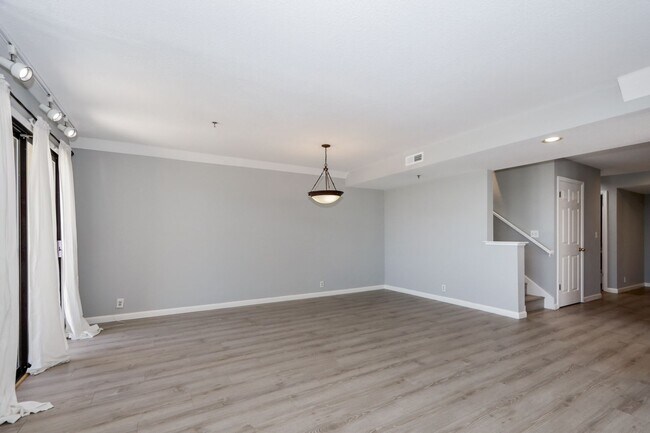 Building Photo - 432 Portofino Dr
