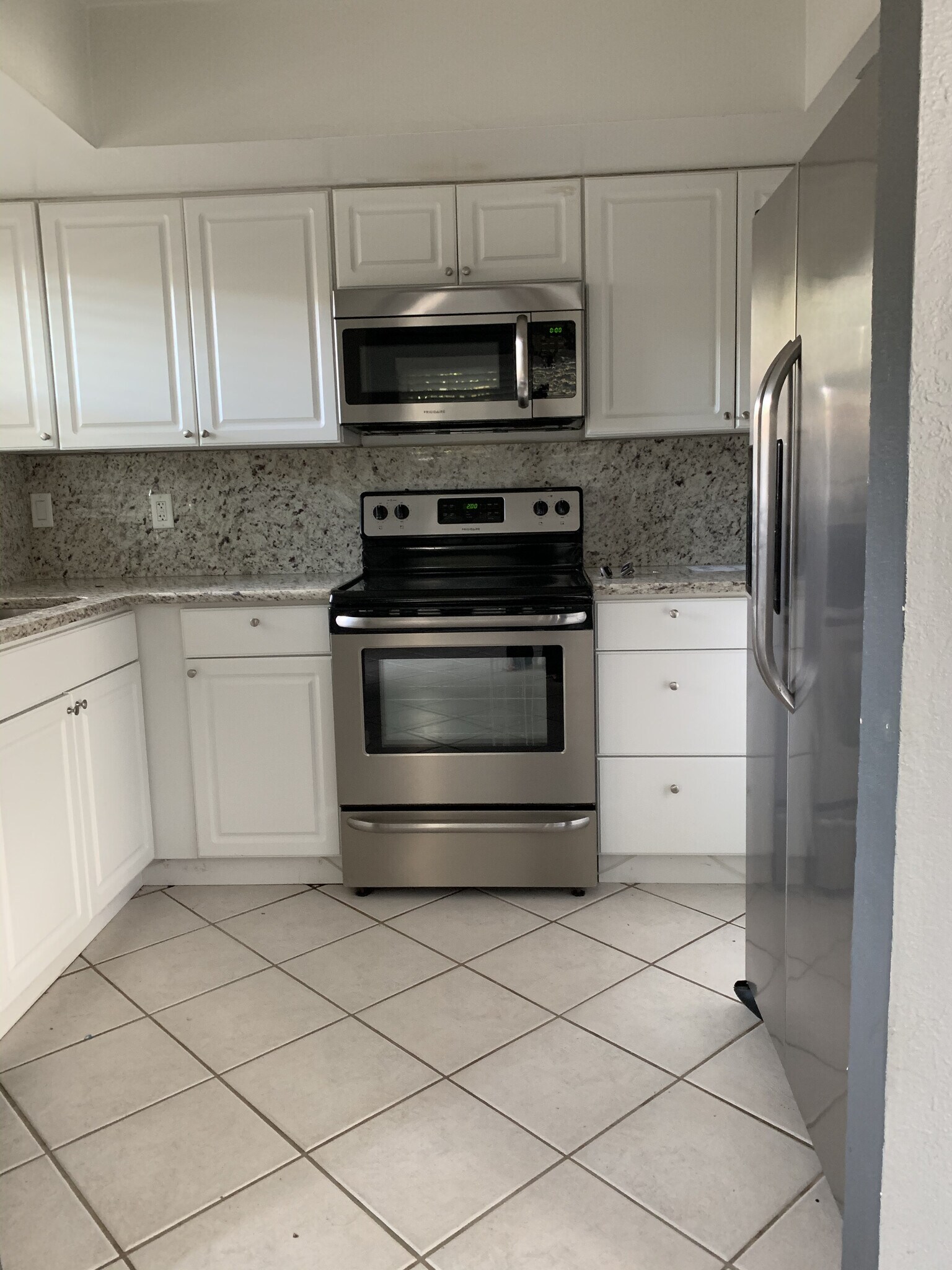 Kitchen - 6959 Aberfeldy Ave N