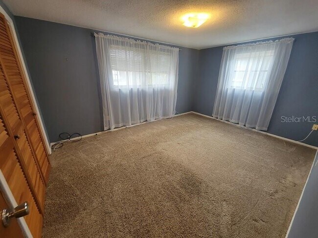 Building Photo - 4010 Cluster Dr