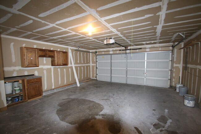 Building Photo - Upgraded 3BR Home | Granite Kitchen, High Ceilings & Gated Backyard | Minutes to Downtown Fort Worth