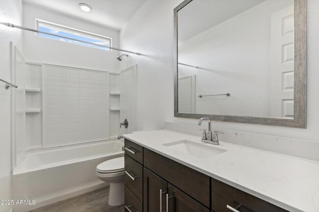 Building Photo - 565 E White Wing Dr