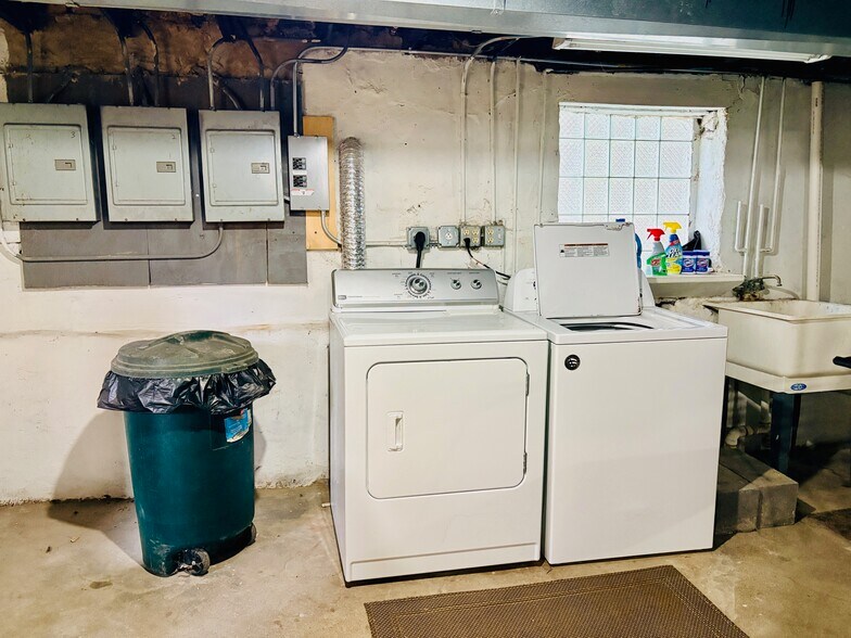 Building Photo - 3236 W Augusta Blvd