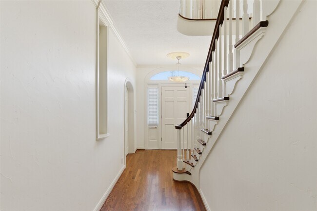 Building Photo - 6666 Fairfield St