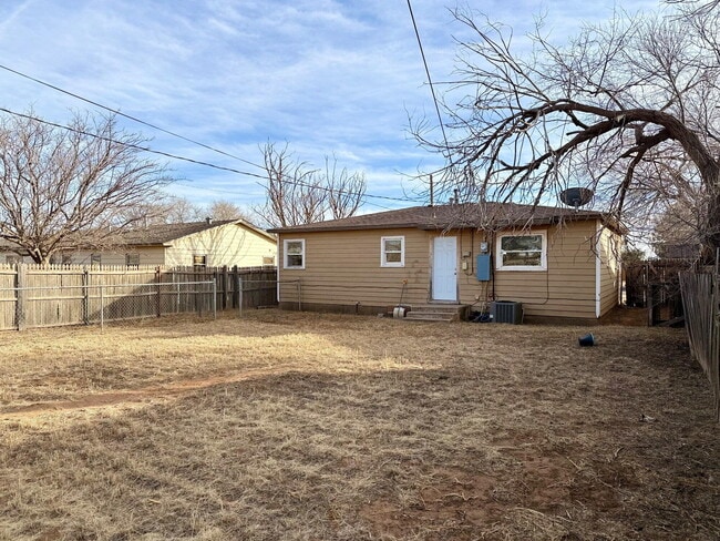 Building Photo - 516 7th St