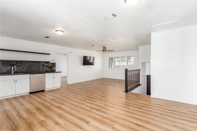 Building Photo - 505 Vincent Way