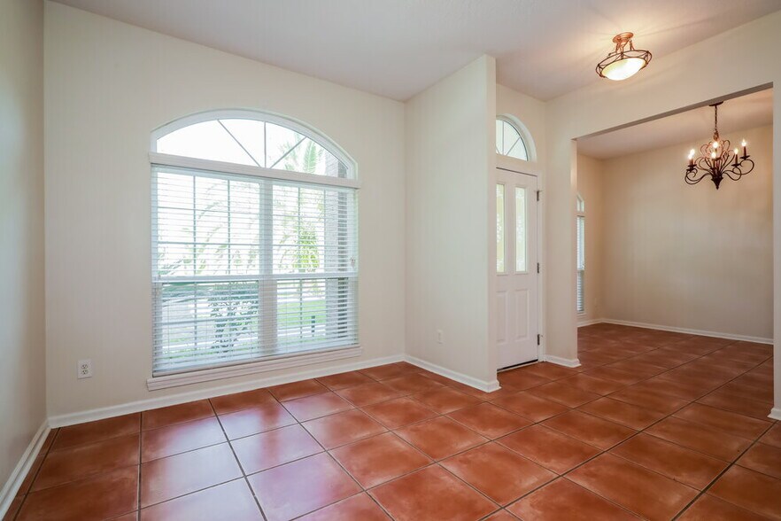 Building Photo - 272 Village Green Ave