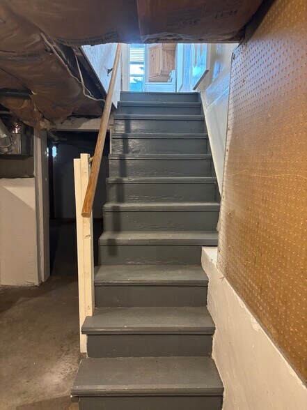 Building Photo - 245 N Main St