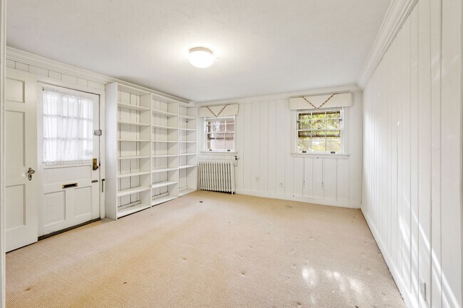 Building Photo - 5325 Chevy Chase Pky NW