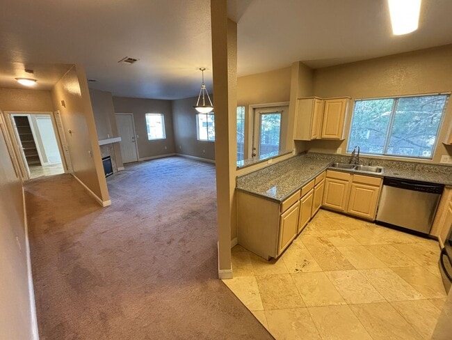 Building Photo - Gorgeous 2Bed/2Bath/2Car, 2nd-Story Condo located in the West part of the valley- Make the Move f...