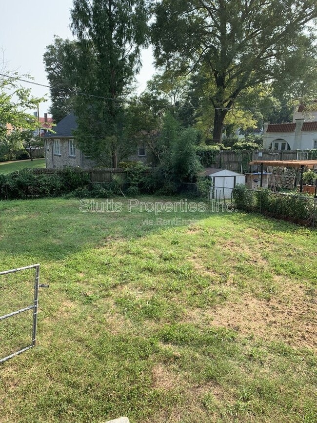 Building Photo - 713 Meridian St