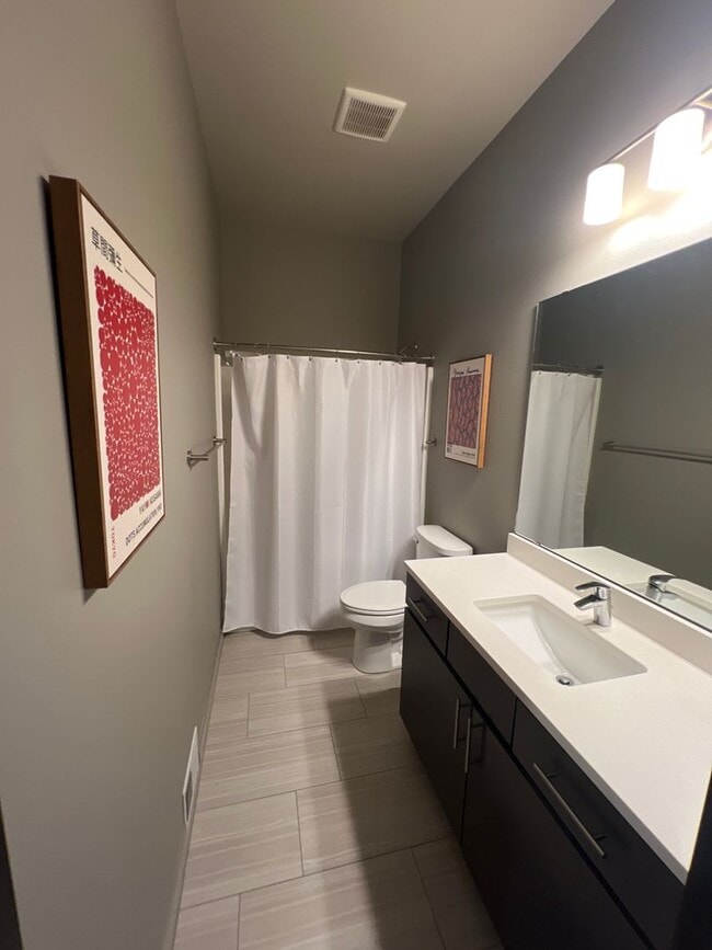 Building Photo - 801 E Mifflin St