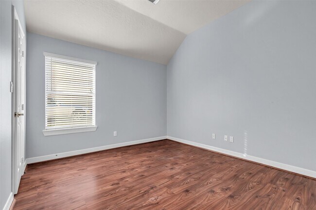 Building Photo - 35 W Pines Dr