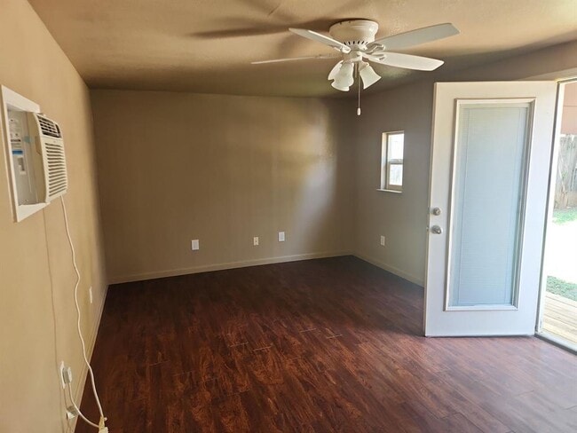 Building Photo - 613 Wagon Wheel Dr
