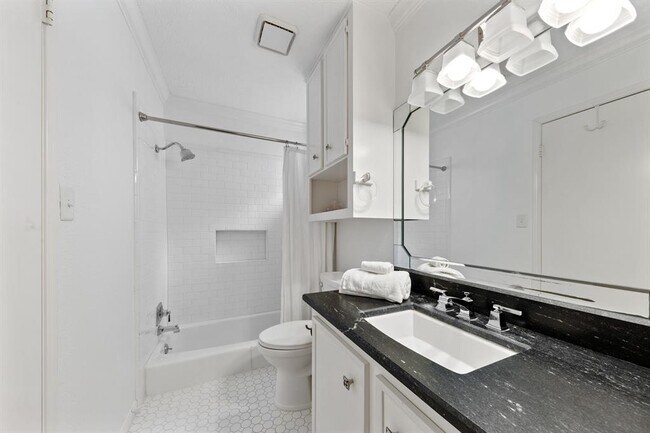 Building Photo - 12210 Ravenmoor Dr