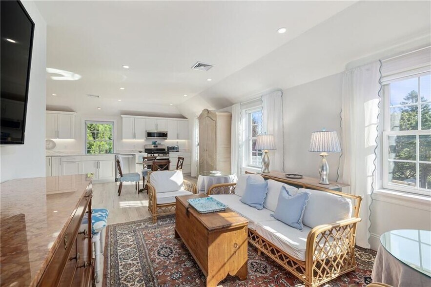 Building Photo - 342 Boulevard