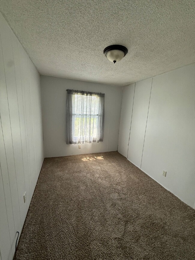 Building Photo - 2 Bedroom / 2 Bathroom Mobile Home in high...