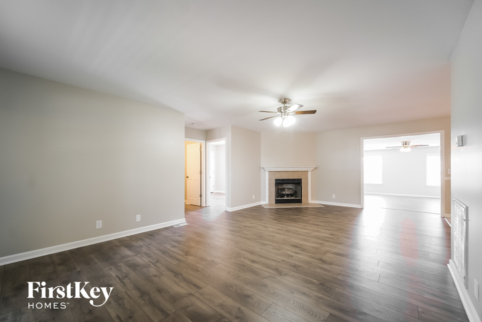 Building Photo - 308 Eisenhower Dr